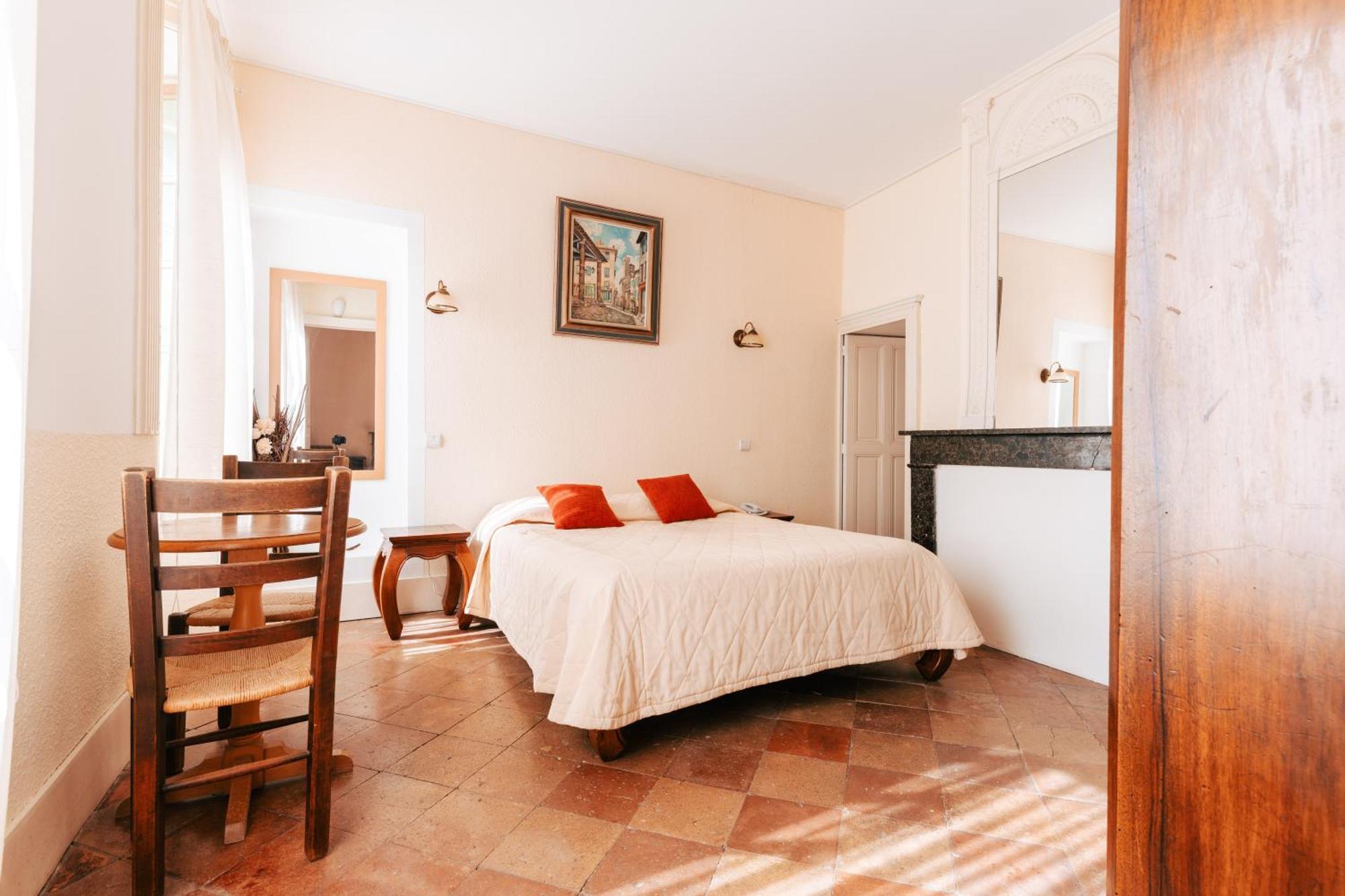 Hotel Des Consuls Castelnau-de-Montmiral Экстерьер фото