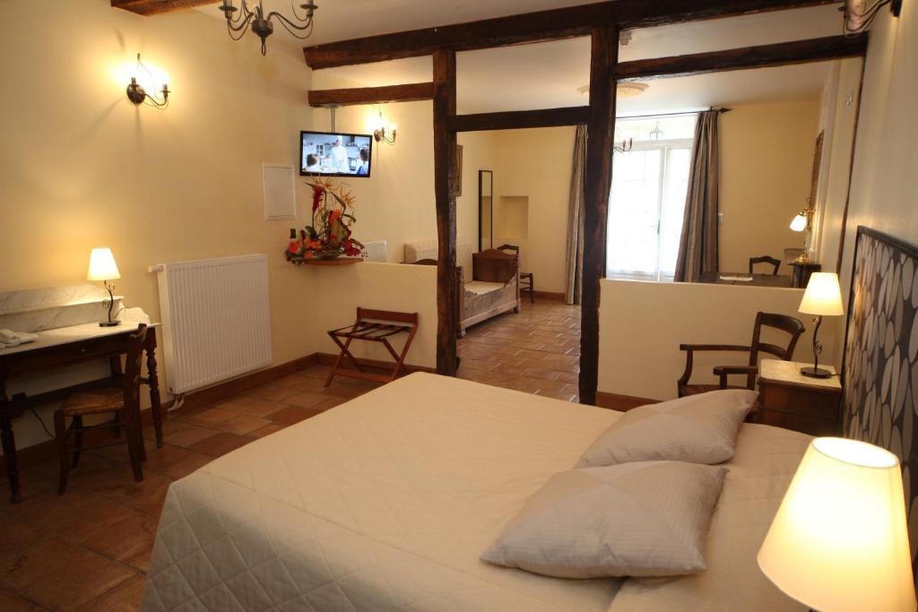 Hotel Des Consuls Castelnau-de-Montmiral Номер фото